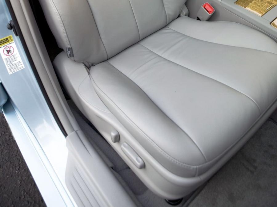 Детали интерьера Toyota Camry XLE 2006 года  (NA) (фото 30 из 46)